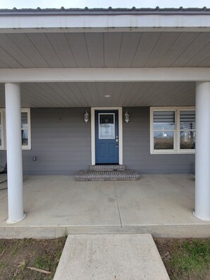 Exterior detail - Charming 2-bedroom house in Rural Lincoln (Lincoln)