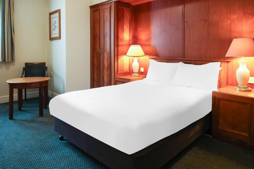 Quarto casal standard | Cofres nos quartos, escrivaninha, Wi-Fi de cortesia