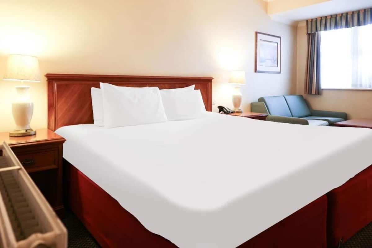 Classic Quadruple Room | In-room safe, desk, free WiFi, wheelchair access