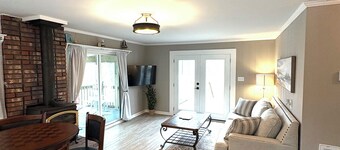 2-bedroom Lake Lanier cabin in Gainesville with private dock