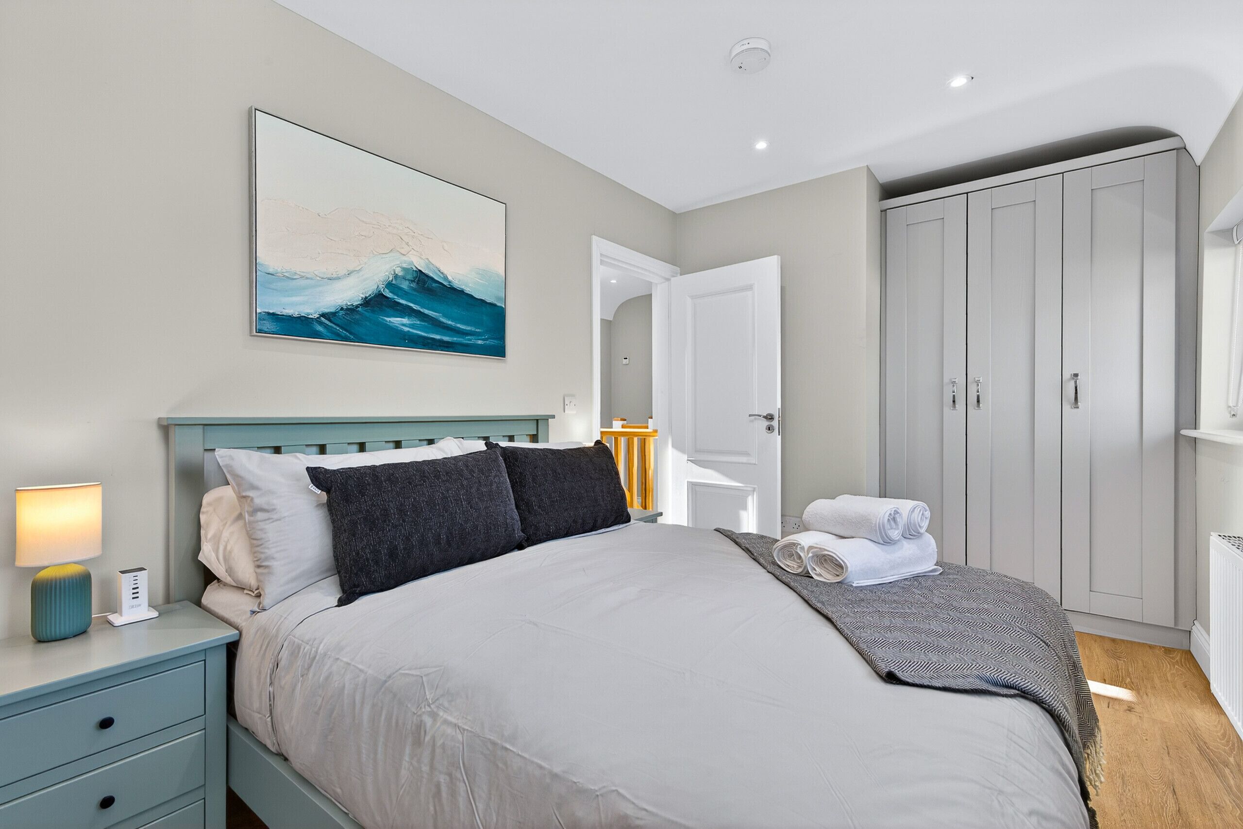 3 bedrooms, iron/ironing board, free WiFi, bed sheets