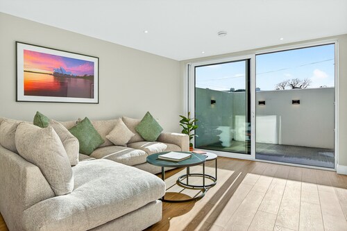 Modern Sligo Stay - Walk to Town, Near Lough Gill