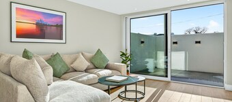 Modern Sligo Stay - Walk to Town, Near Lough Gill