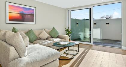 Modern Sligo Stay - Walk to Town, Near Lough Gill