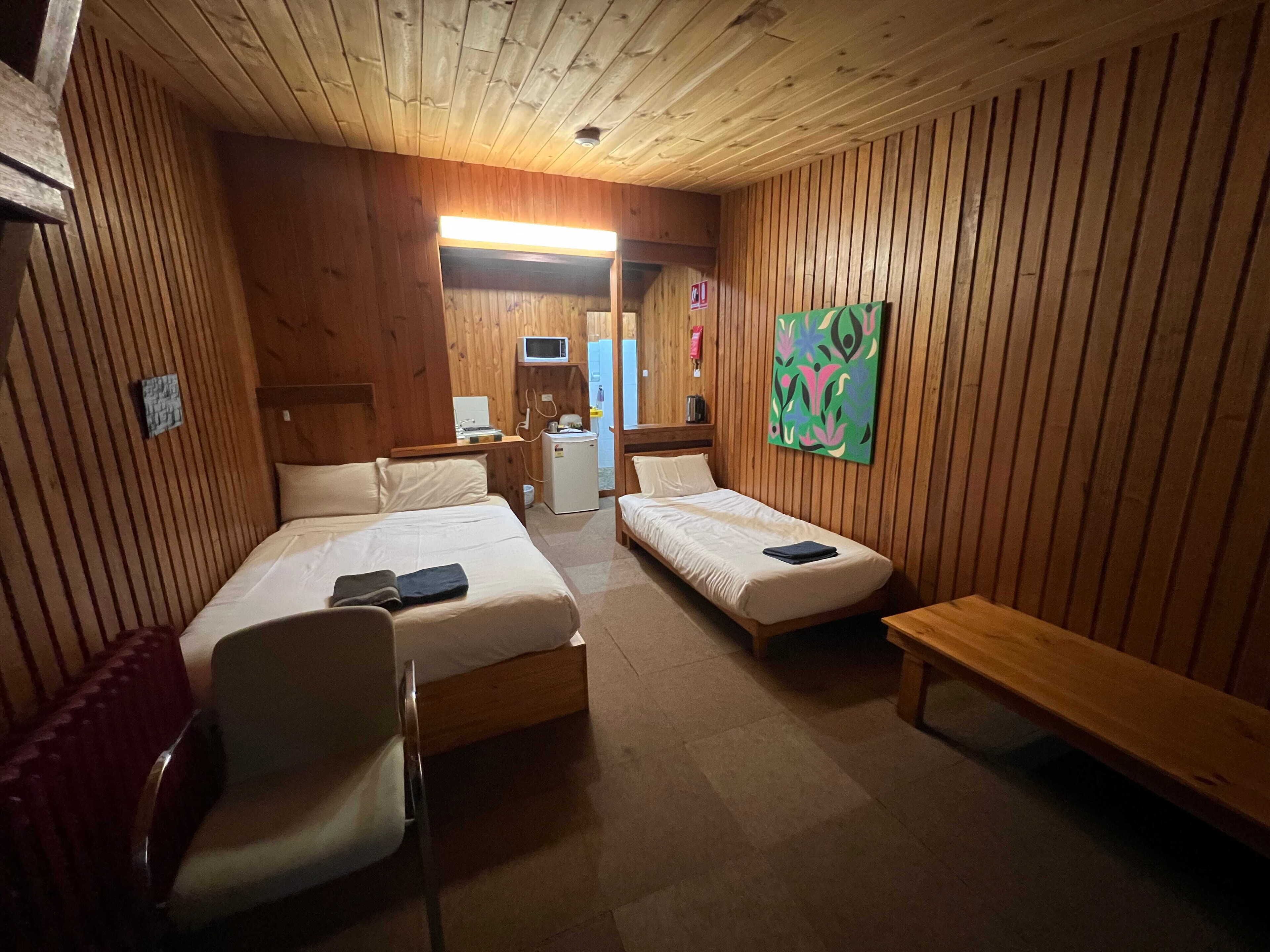 Bureau, espace de travail pour ordinateur portable, Wi-Fi gratuit