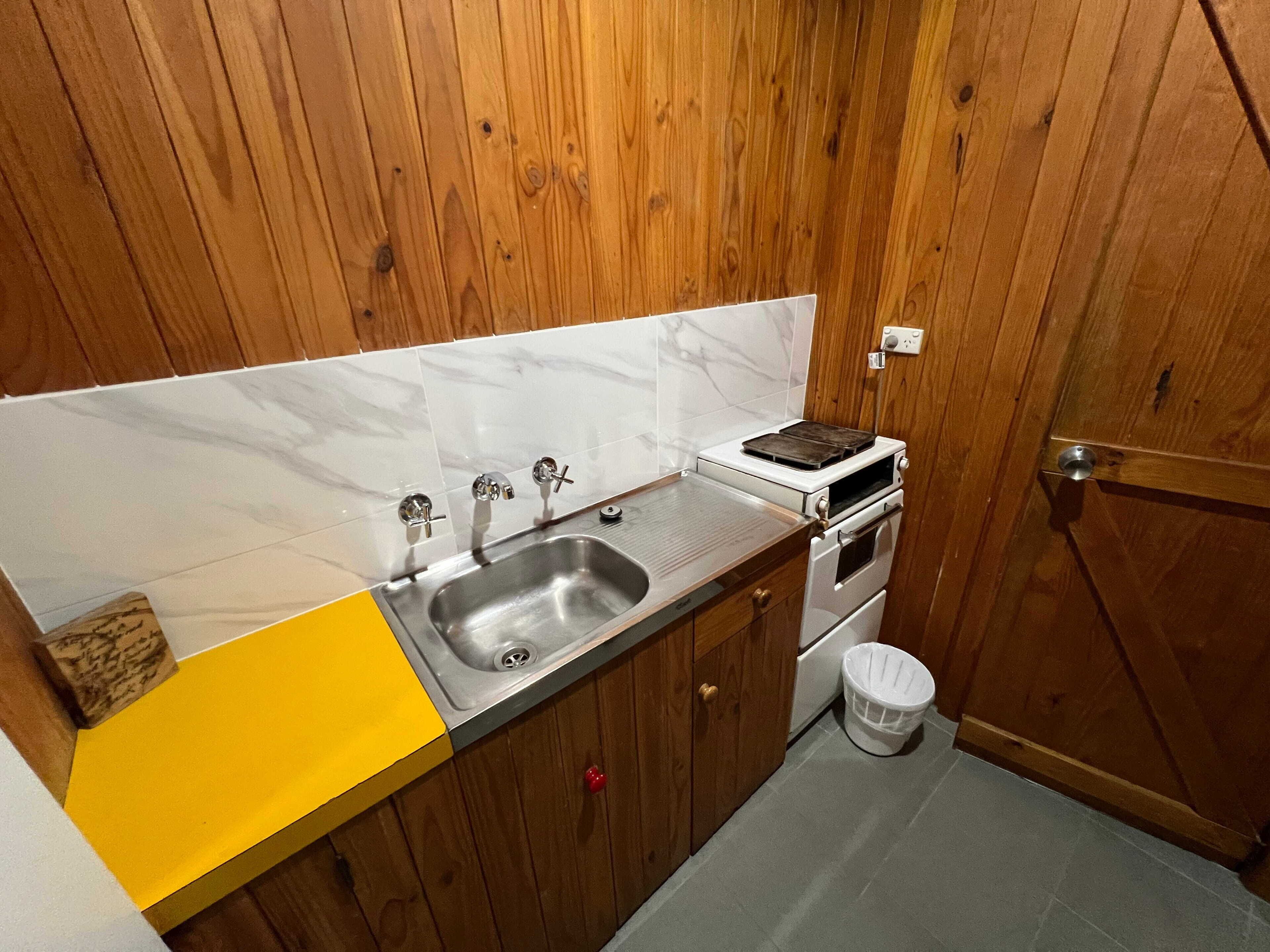 Bureau, espace de travail pour ordinateur portable, Wi-Fi gratuit