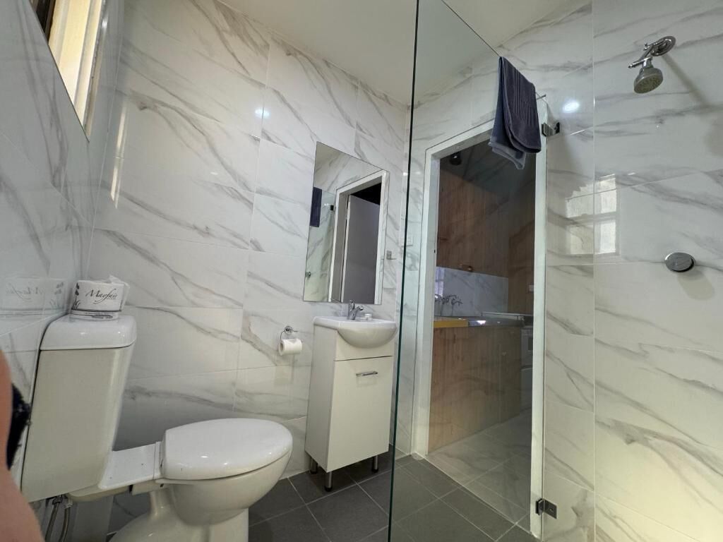 Familiekamer | Badkamer | Een bad/douchecombinatie, gratis toiletartikelen, handdoeken, zeep