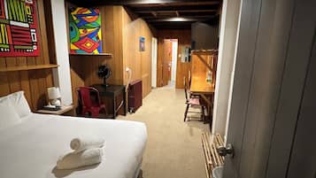 Familierom | Skrivebord, skrivebord for bærbar PC og wi-fi (inkludert)