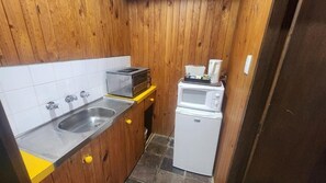 Family Room | Private kitchen | Fridge, microwave, oven, stovetop