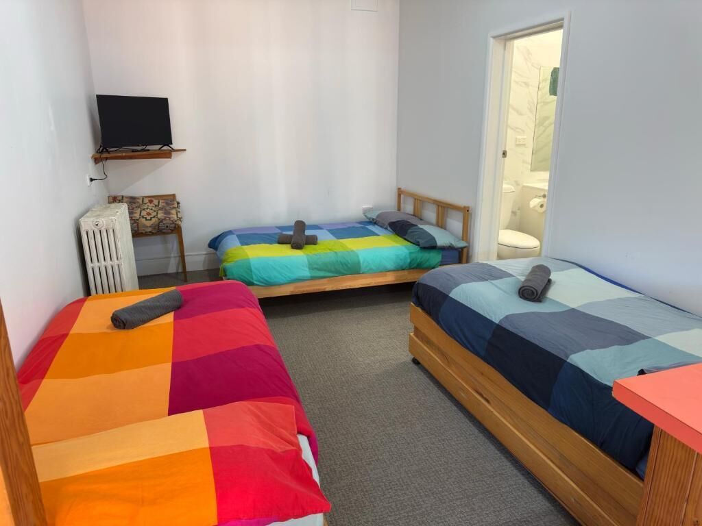 Familiekamer | Een bureau, een laptopwerkplek, gratis wifi