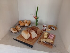 Free daily cooked-to-order breakfast