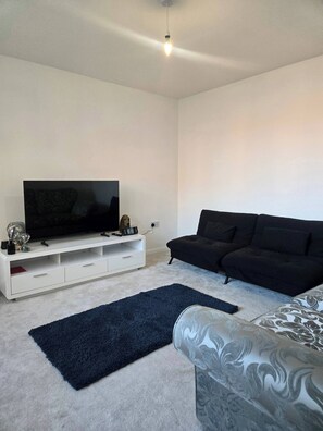 Room, 1 Bedroom | Room amenity - Room-charming Holiday House Retreat in W (Wolverhampton)