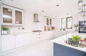 Room, 1 Bedroom | Interior - Room-charming Holiday House Retreat in W (Wolverhampton)