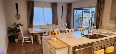3-bedroom house in beautiful Bakersfield with AC and comfort