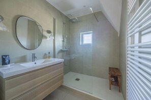Shower, hair dryer, towels - La Maison des Hauts de Touques - Welkeys (Touques)