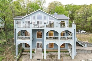 Exterior - Huge 6 Bd Home Entire Cove! Hot Tub,Dock, GOLF SIM (Camdenton)