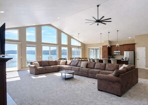 TV, offices - Huge 6 Bd Home Entire Cove! Hot Tub,Dock, GOLF SIM (Camdenton)