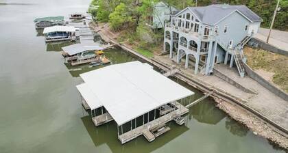 Huge 6 Bd Home Entire Cove! Hot Tub,Dock, GOLF SIM
