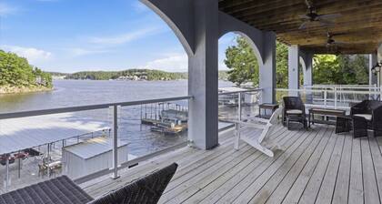 Huge 6 Bd Home Entire Cove! Hot Tub,Dock, GOLF SIM