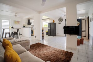 Smart TV, books - Modern F3 apartment in the heart of the Baie des Mulets peninsula (Le Vauclin)