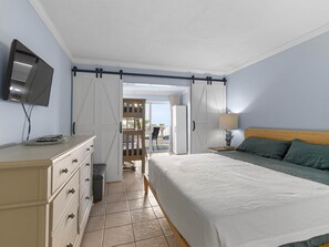 2 bedrooms, free WiFi, bed sheets, wheelchair access - Islander207 FamilyFun Condo Beach Pool WasherDryer (Okaloosa Island)
