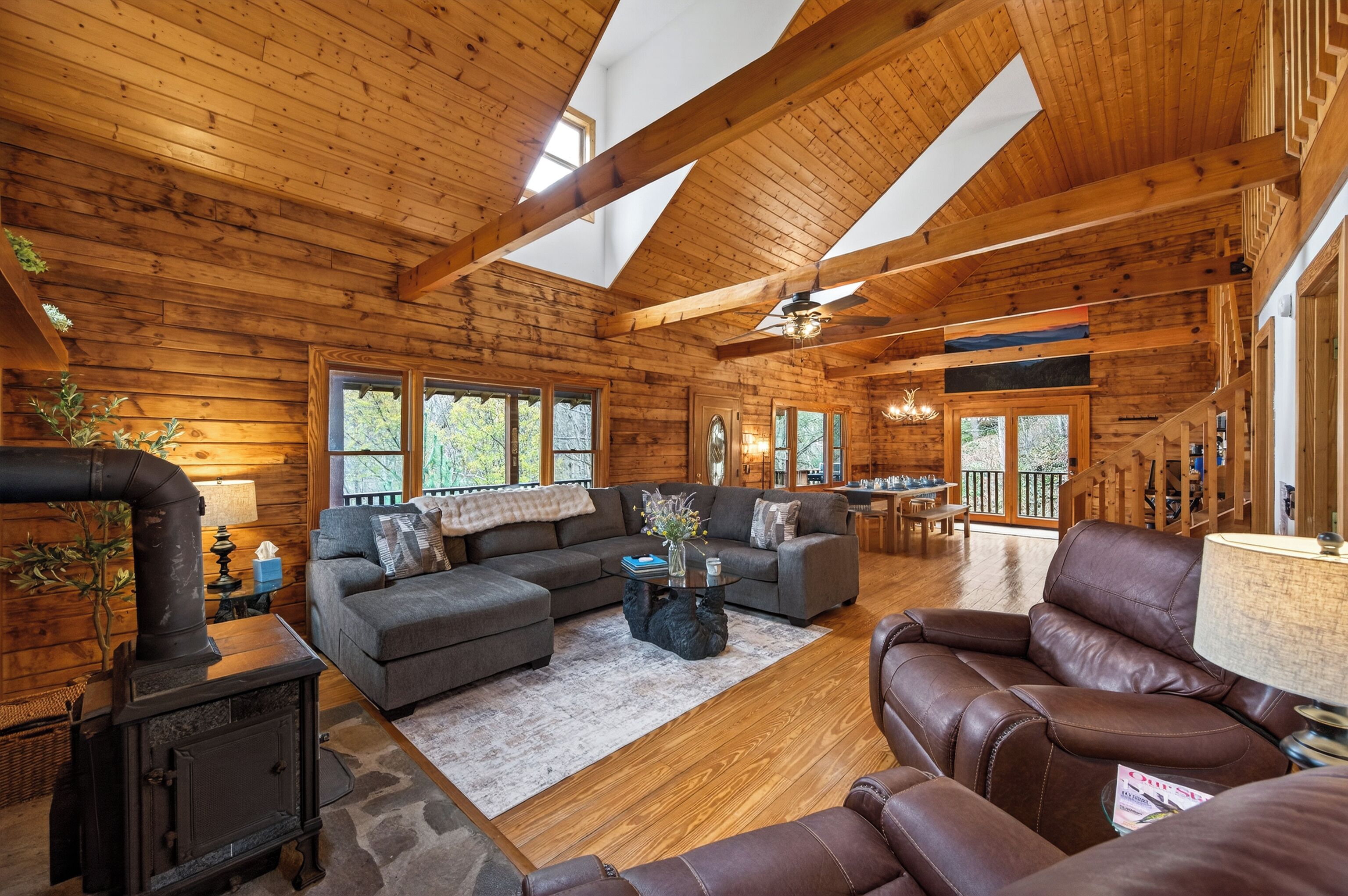 Mama Bear Cabin W/ Creek, Fire Pit, Sauna, Hot Tub - Cherokee, NC