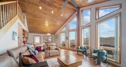 Mountain Sunrise - Great Views, Hot Tub, and Game Tables on Sugar Mtn.