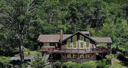 Mountain Sunrise - Great Views, Hot Tub, and Game Tables on Sugar Mtn.