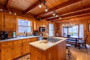 Fridge, microwave, oven, stovetop - Weathering Heights - Hot Tub, Game Room, Close to Boone and Banner Elk! (Boone)