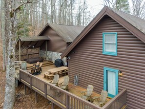 Outdoor dining - Weathering Heights - Hot Tub, Game Room, Close to Boone and Banner Elk! (Boone)