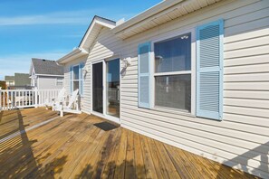 Terrace/patio - Perfect Break | Private Pool and Hot Tub | Less than 1,000 ft to the Beach! (Kill Devil Hills)