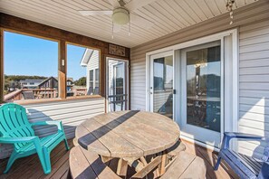 Outdoor dining - Sunny Lagoon | 2070 ft to the beach | Hot Tub and Dog Friendly (Duck)