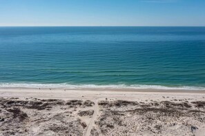 Sun-loungers, beach towels - Private Pool! Rooftop Deck! Private path to Beach! (Baldwin County)