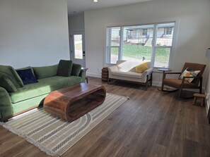 Living area - SoKno Retreat 15 mins UT, Market Sq (Knoxville)