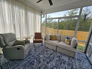 Unclassified image, 5 of 32, button - SoKno Retreat 15 mins UT, Market Sq (Knoxville)