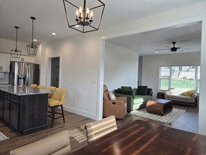 Unclassified image, 4 of 32, button - SoKno Retreat 15 mins UT, Market Sq (Knoxville)