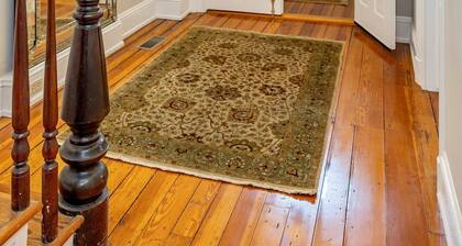 Gilded Age Getaway: Sleeps 6, free garage parking