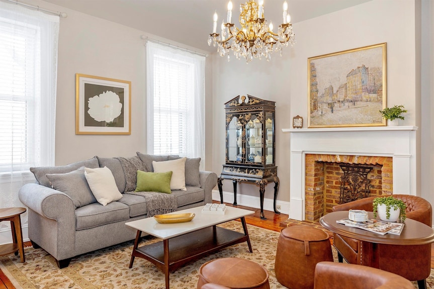 Gilded Age Getaway: Sleeps 6, Free Garage Parking - Frederick, MD