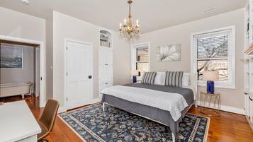 2 bedrooms, desk, iron/ironing board, free WiFi