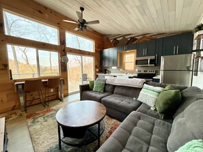 Living area - Wrigs Ridge | Tiny Cabin w/ Views & Creek Sound (Robbinsville)