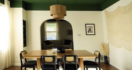 NEW 3BR 2.5BA Townhome Near Zoo & Old Market, Prime Location, Sleeps 8