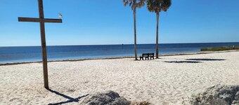 Great RV Lot with shared dock. Deep water access and just minutes from the beach