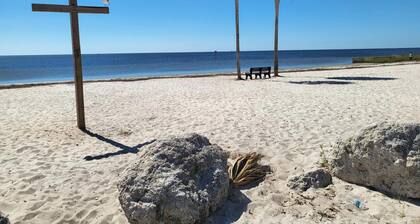 Great RV Lot with shared dock. Deep water access and just minutes from the beach