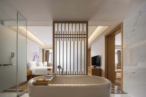 Signature Suite, Hill View | Deep soaking bathtub - GF Healing Hotel & Resort (Lijiang)