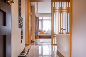 Senior Twin Room, Hill View | Bathroom | Separate bathtub and shower, rainfall showerhead, free toiletries - GF Healing Hotel & Resort (Lijiang)