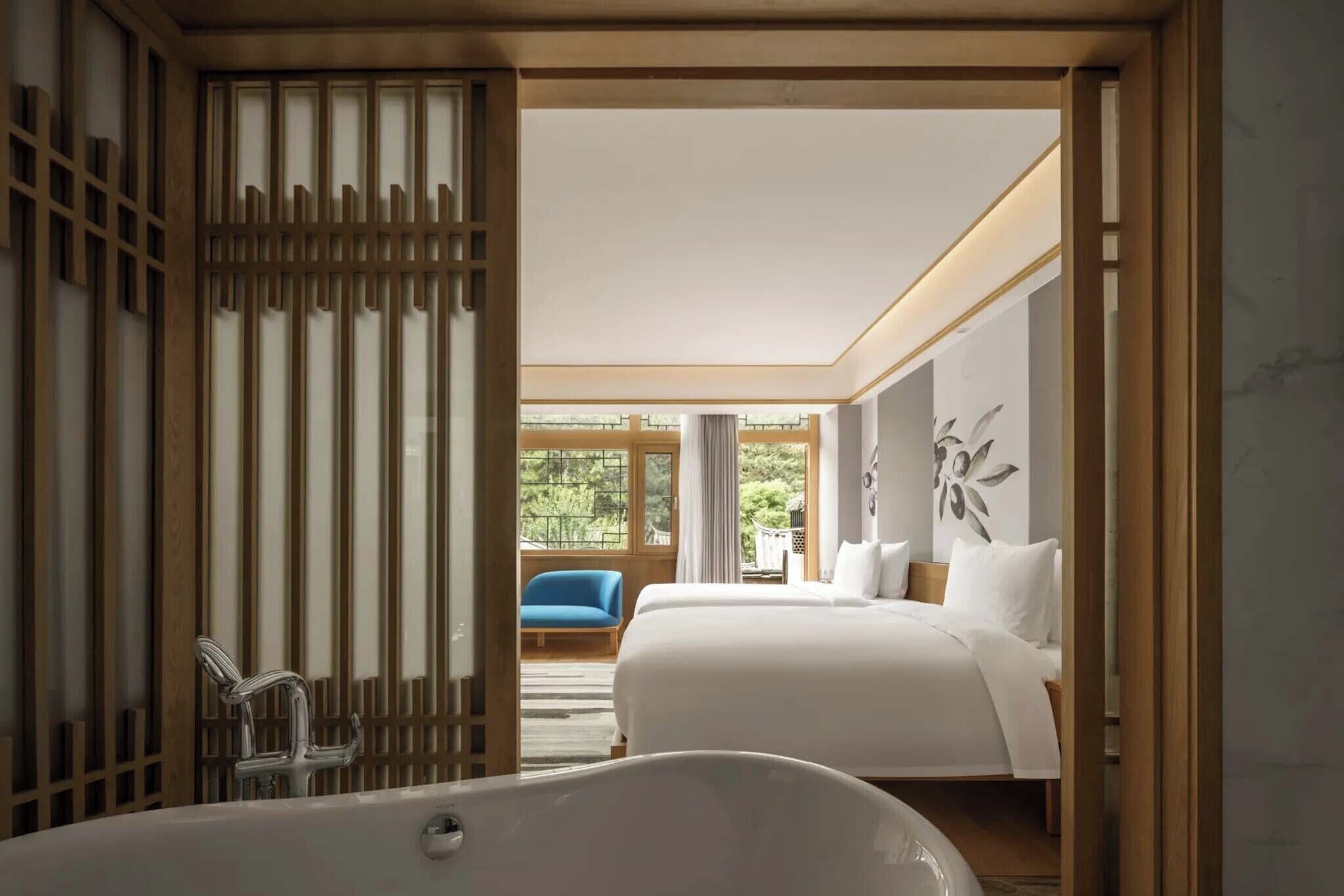 Quarto duplo sênior, vista para a colina | Banheira de imersão