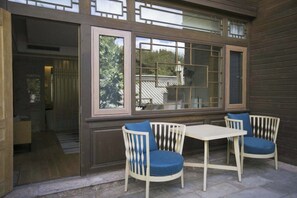 Luxury Twin Room, Hill View | Terrace/patio - GF Healing Hotel & Resort (Lijiang)