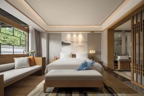 Quarto casal superluxo, vista para a colina | Roupas de cama premium, edredons de pluma, frigobar, cofres nos quartos