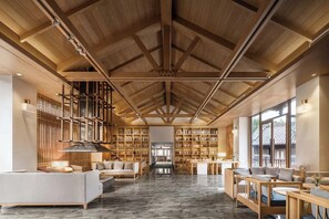 Library - GF Healing Hotel & Resort (Lijiang)