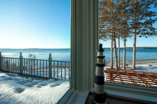 Private Oceanfront Oasis 4-bedroom house in Brooklin perfect for your getaway